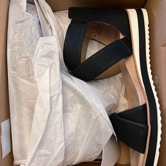 Life Stride Black Crisscross Wedge NIB Size 10 - Picture 10 of 11